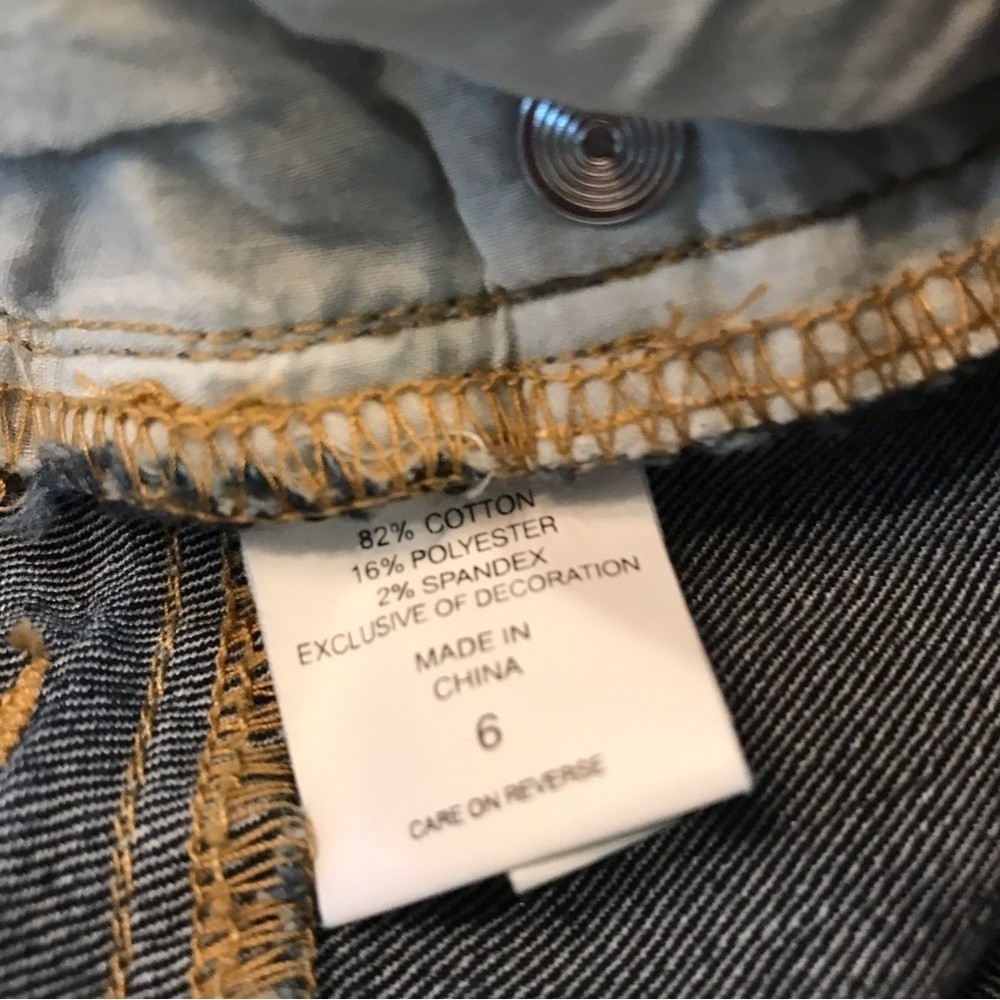 ▪️NEW YORK & COMPANY Denim Shorts - Picture 11 of 11